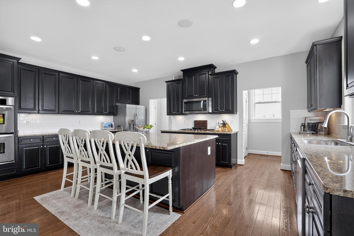 41858 Farnborough Place photo 9