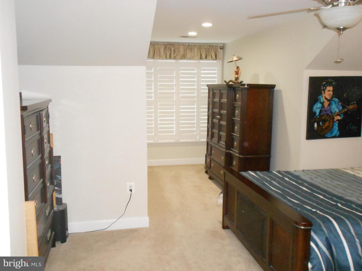 44398 Maltese Falcon Square photo 17