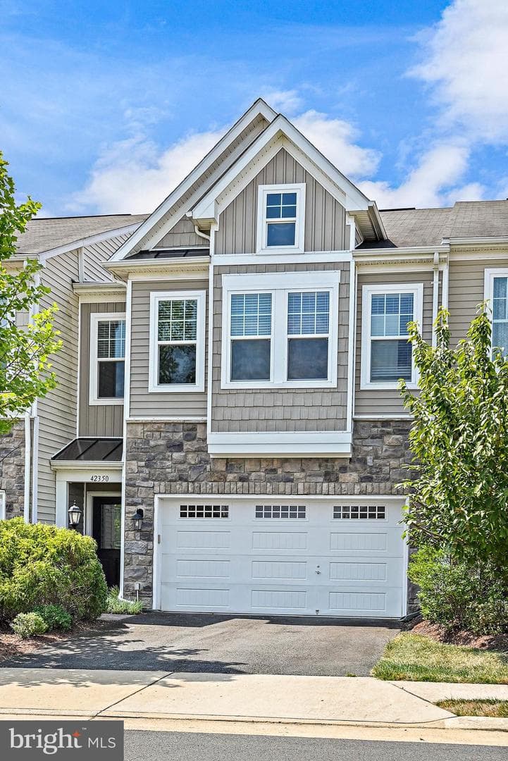 42350 Benfold Sq, Brambleton