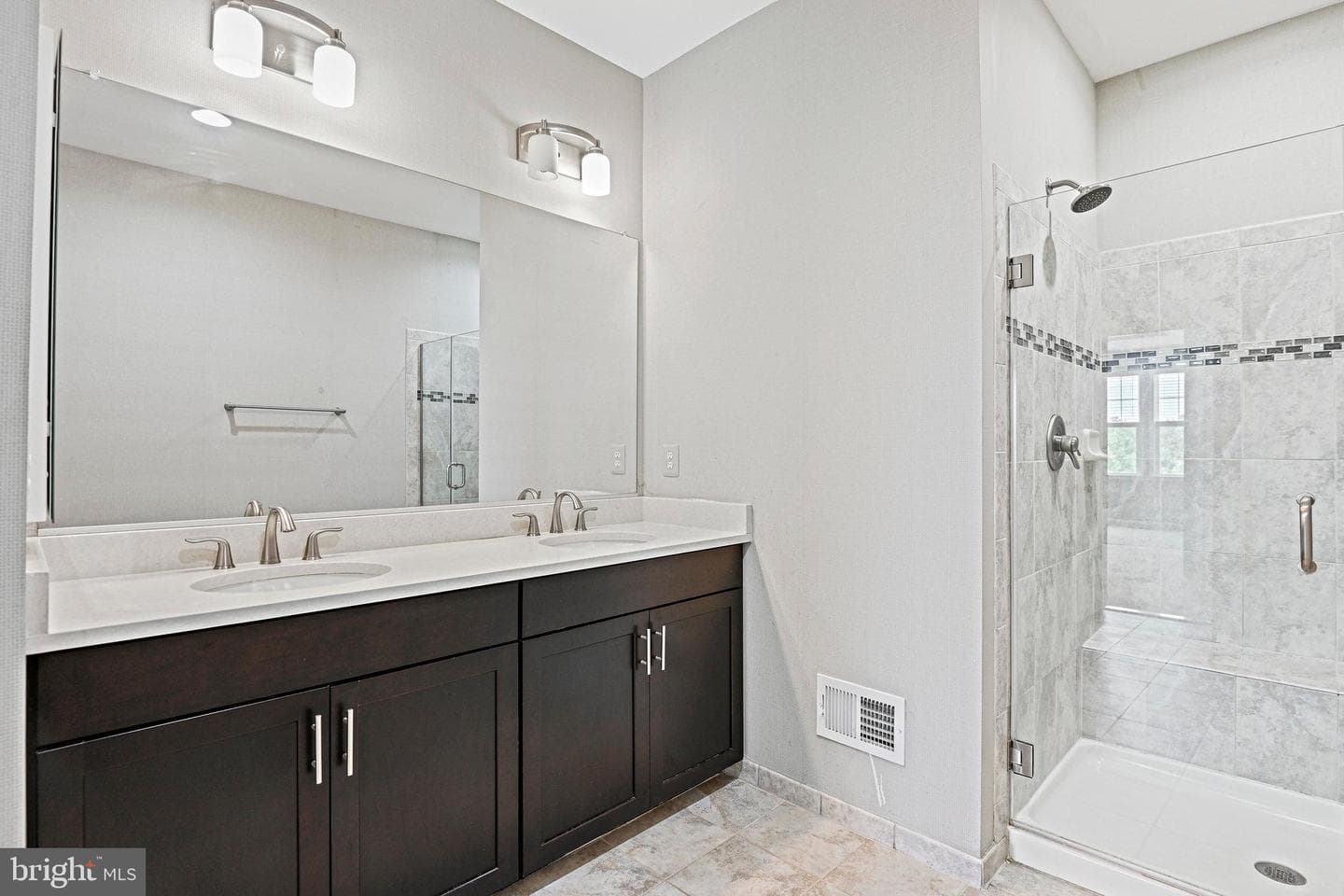 42350 Benfold Square photo 22