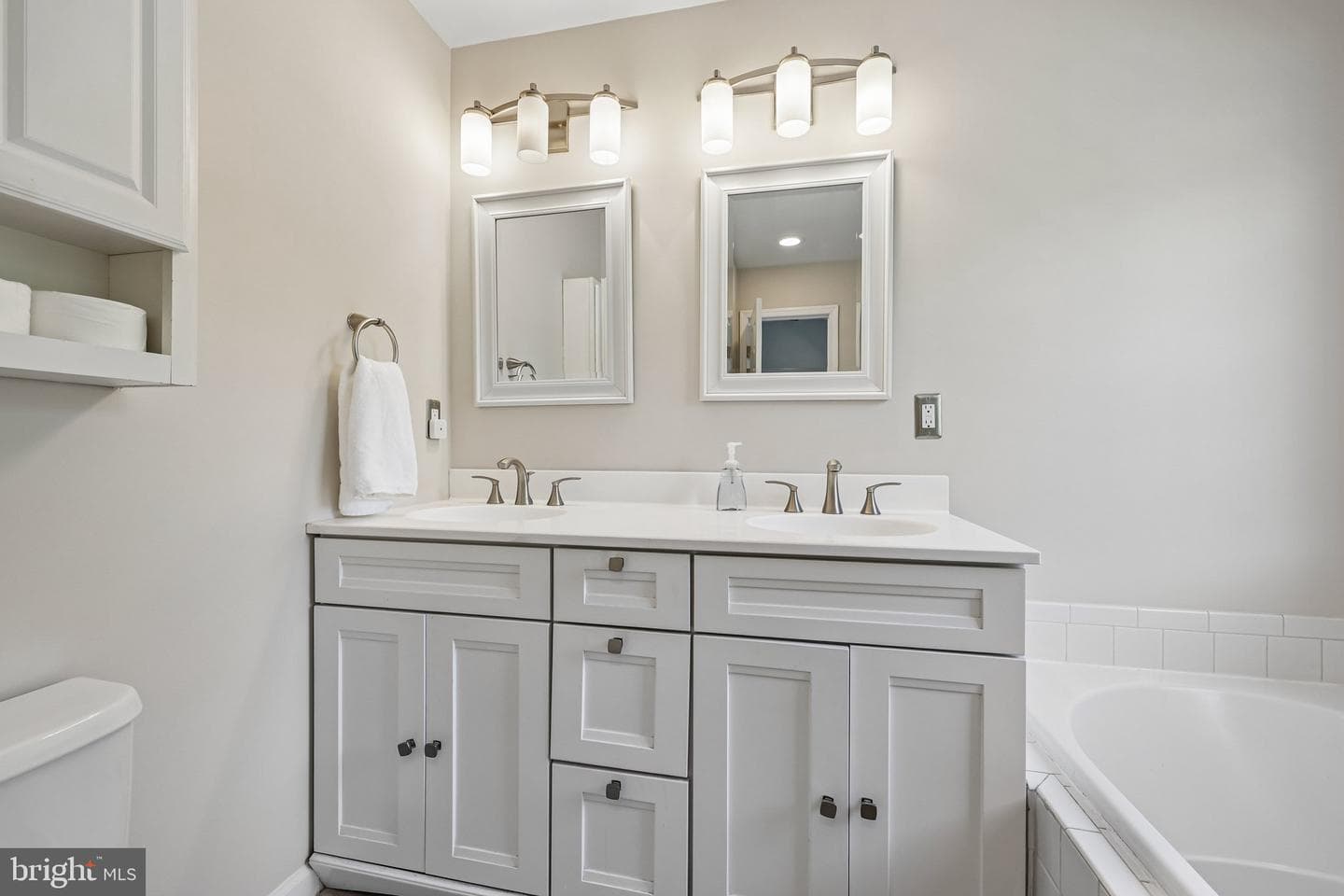 20567 Warburton Bay Square photo 25