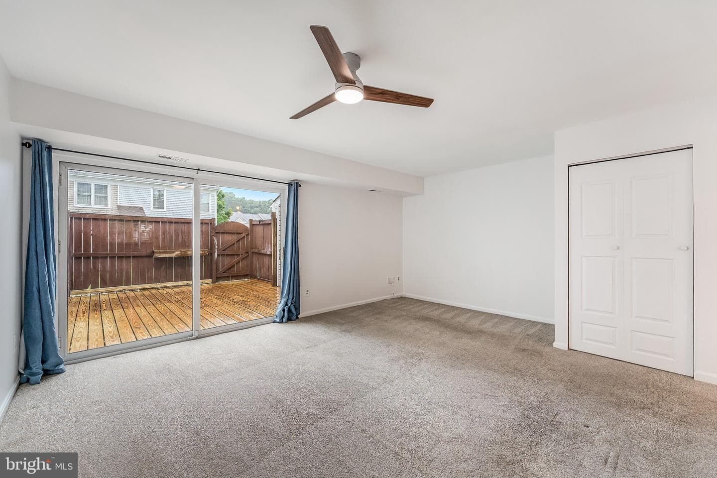 98 Saint Charles Square photo 10