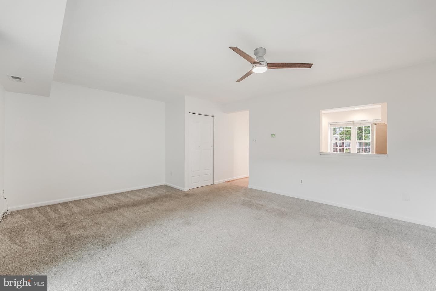 98 Saint Charles Square photo 11