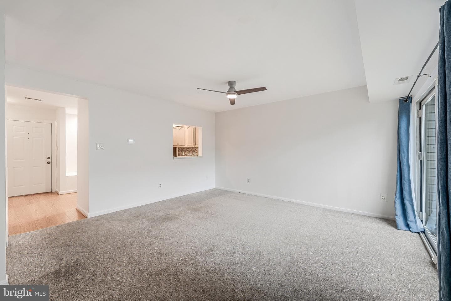 98 Saint Charles Square photo 12
