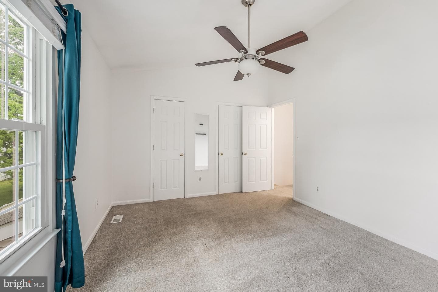 98 Saint Charles Square photo 20