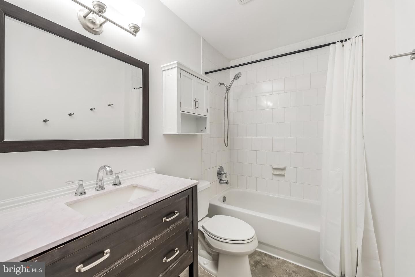 98 Saint Charles Square photo 21