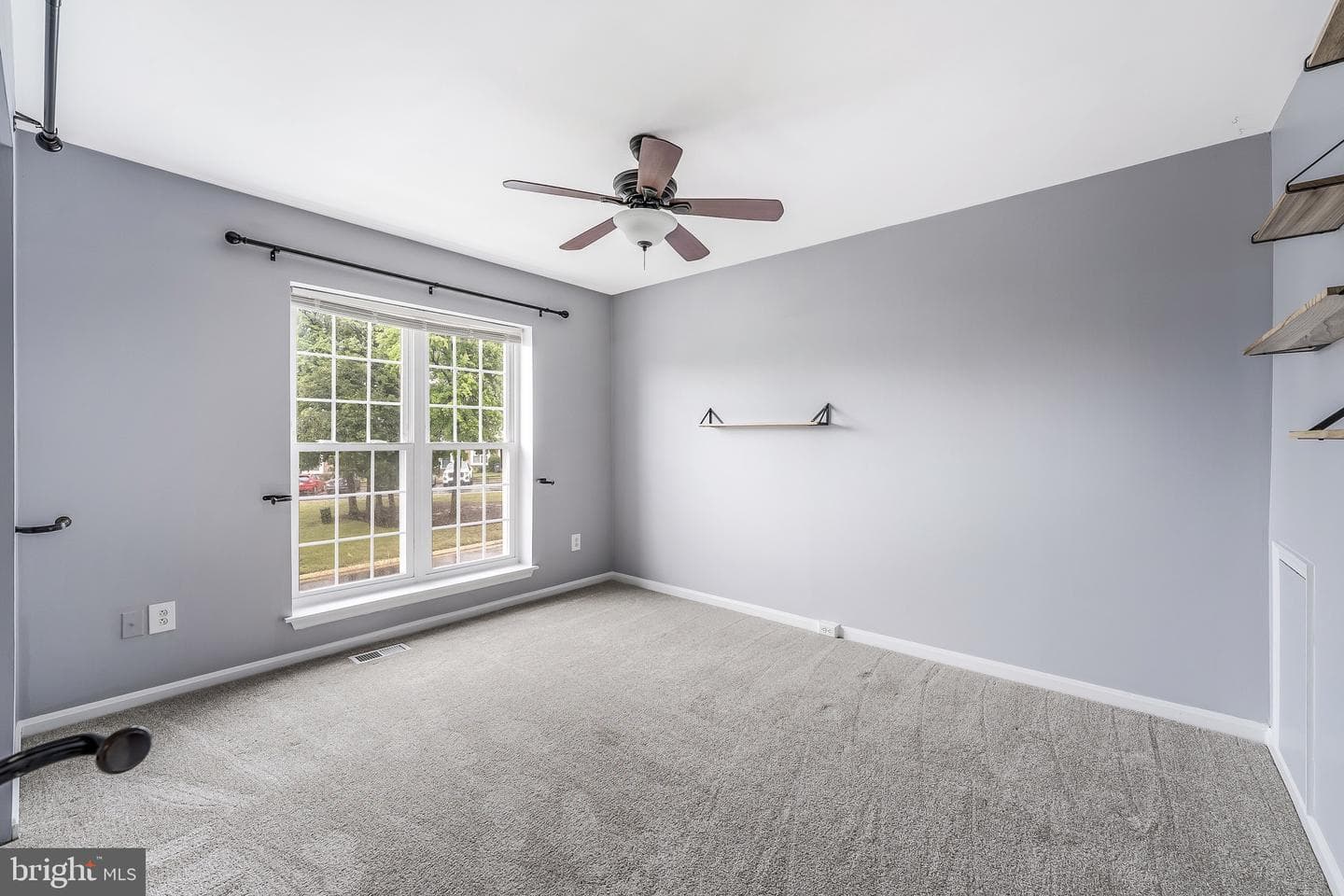 98 Saint Charles Square photo 22