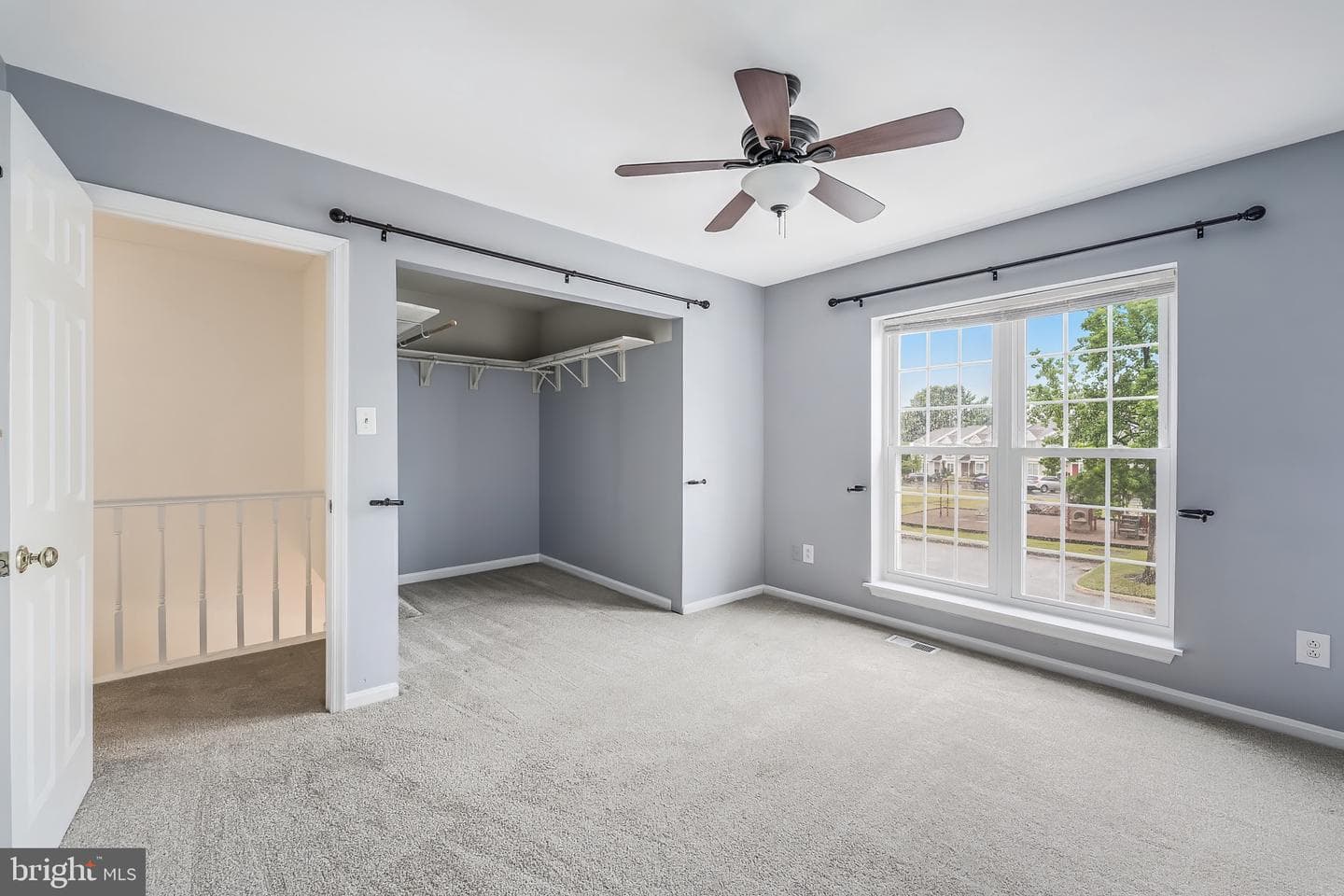 98 Saint Charles Square photo 23