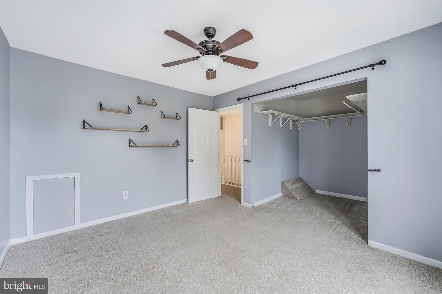 98 Saint Charles Square photo 24