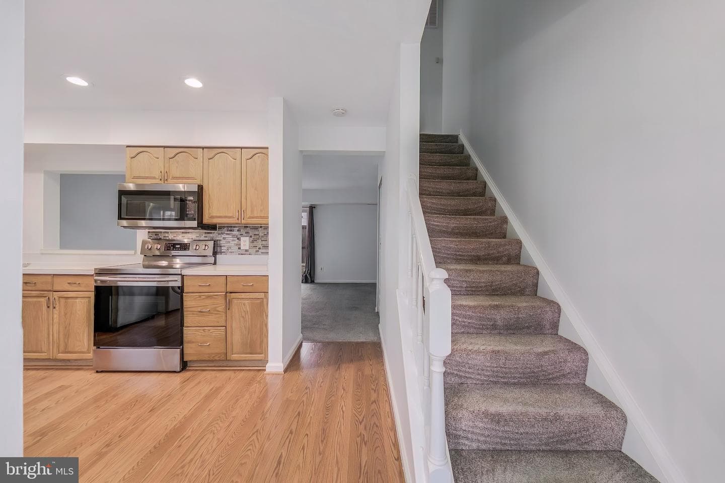 98 Saint Charles Square photo 3