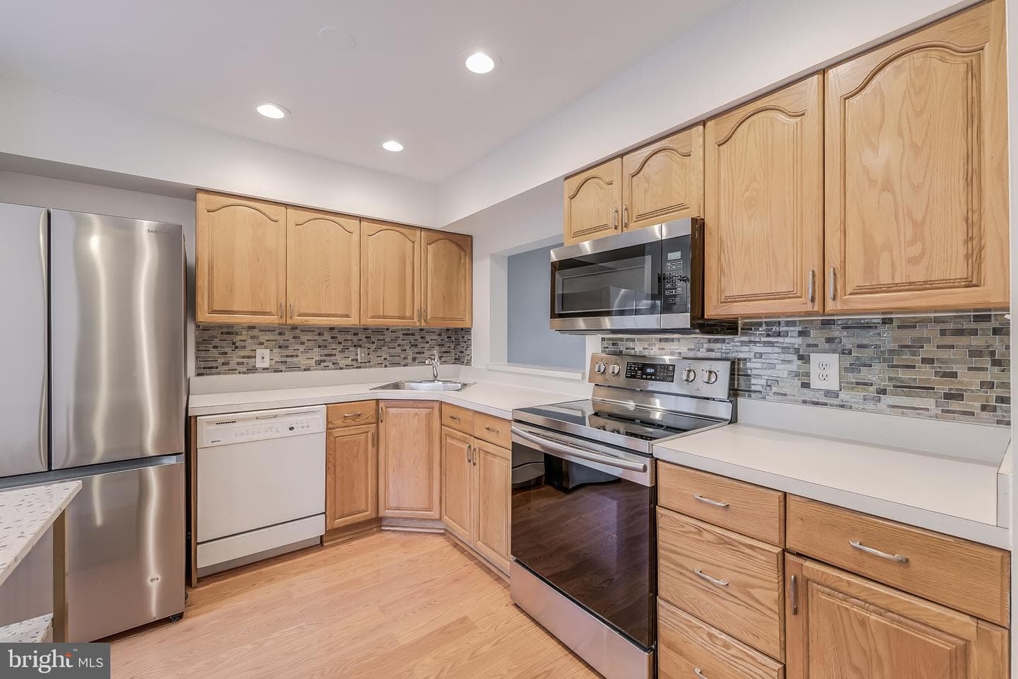 98 Saint Charles Square photo 4