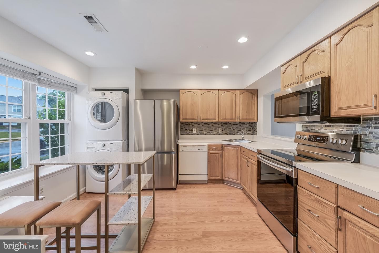 98 Saint Charles Square photo 6