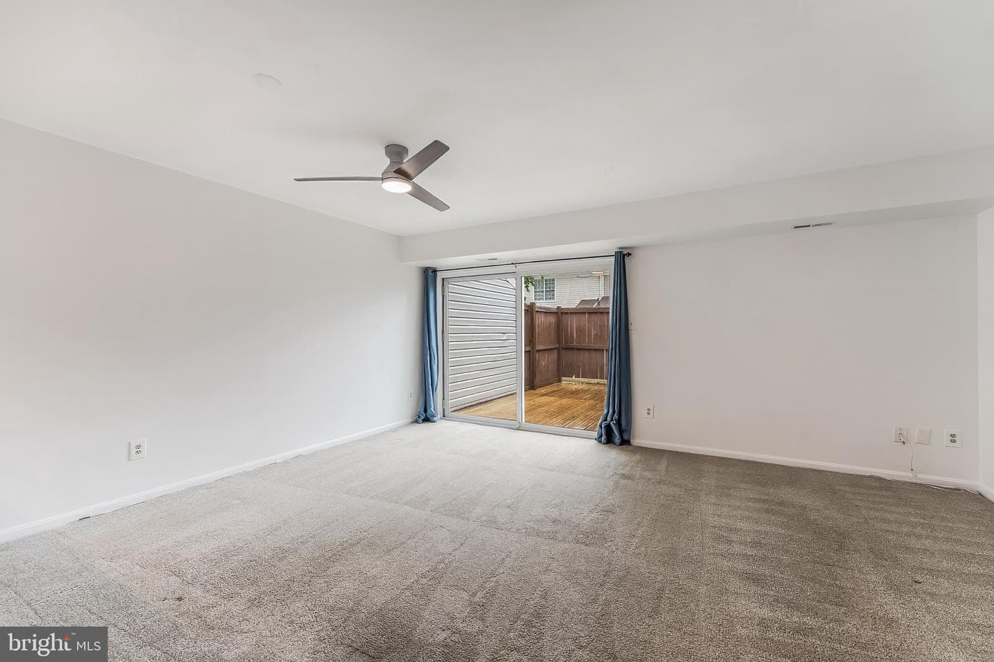 98 Saint Charles Square photo 9