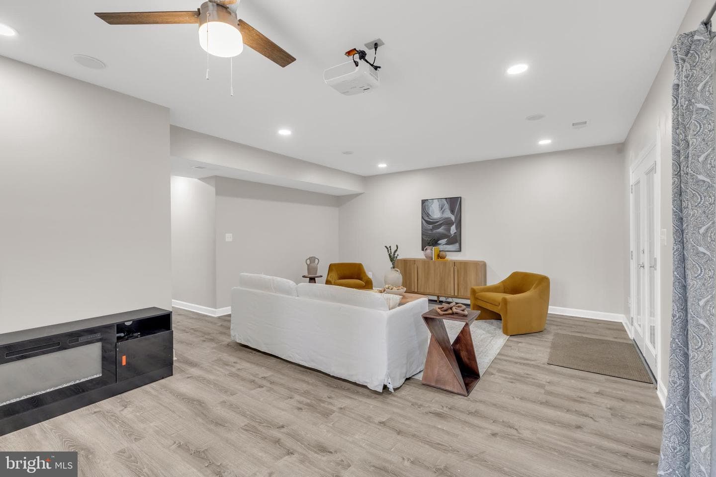 43521 Postrail Square photo 32