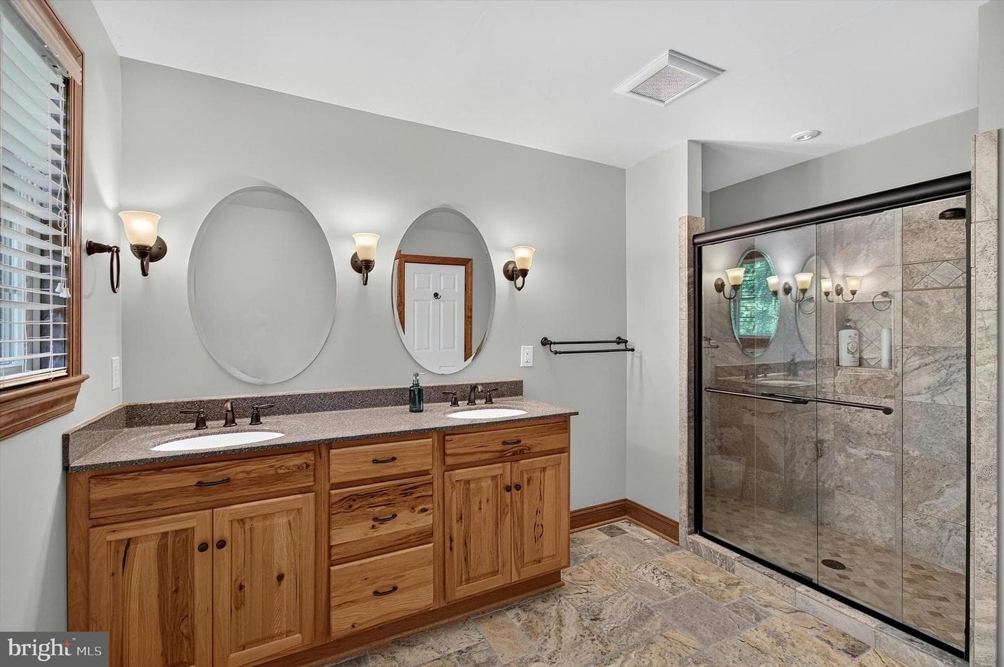 13471 Sagle Road photo 25