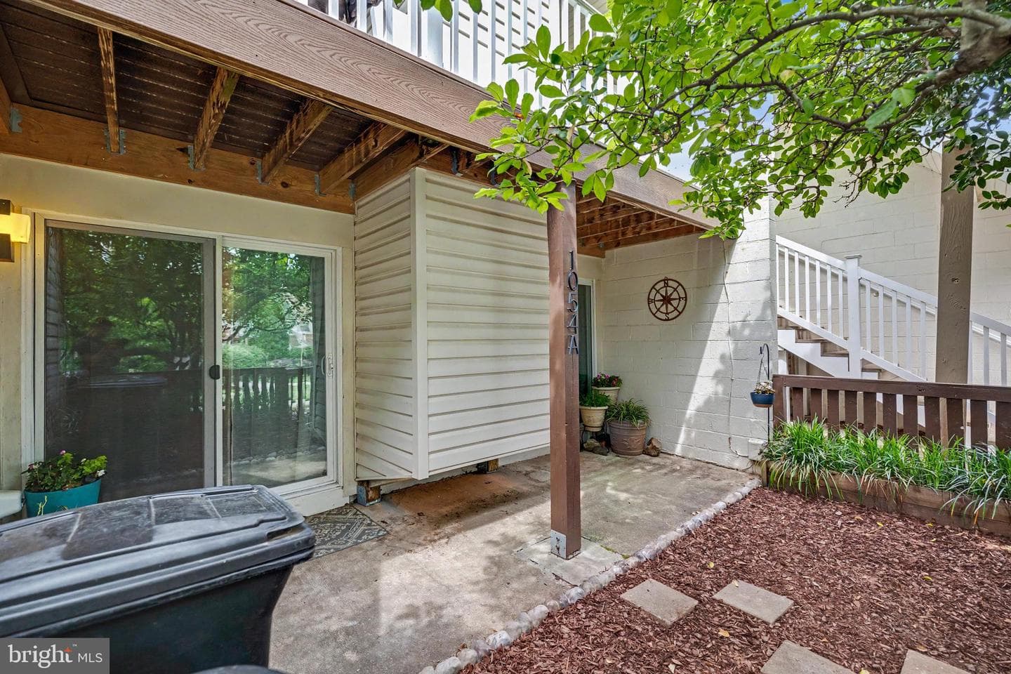 1054 Warwick Court photo 35
