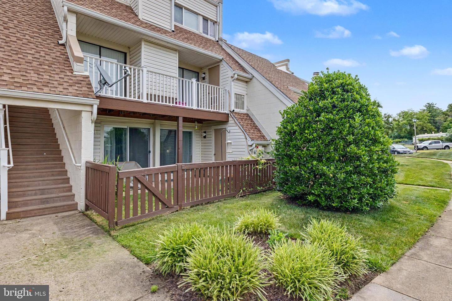 1054 Warwick Court photo 41