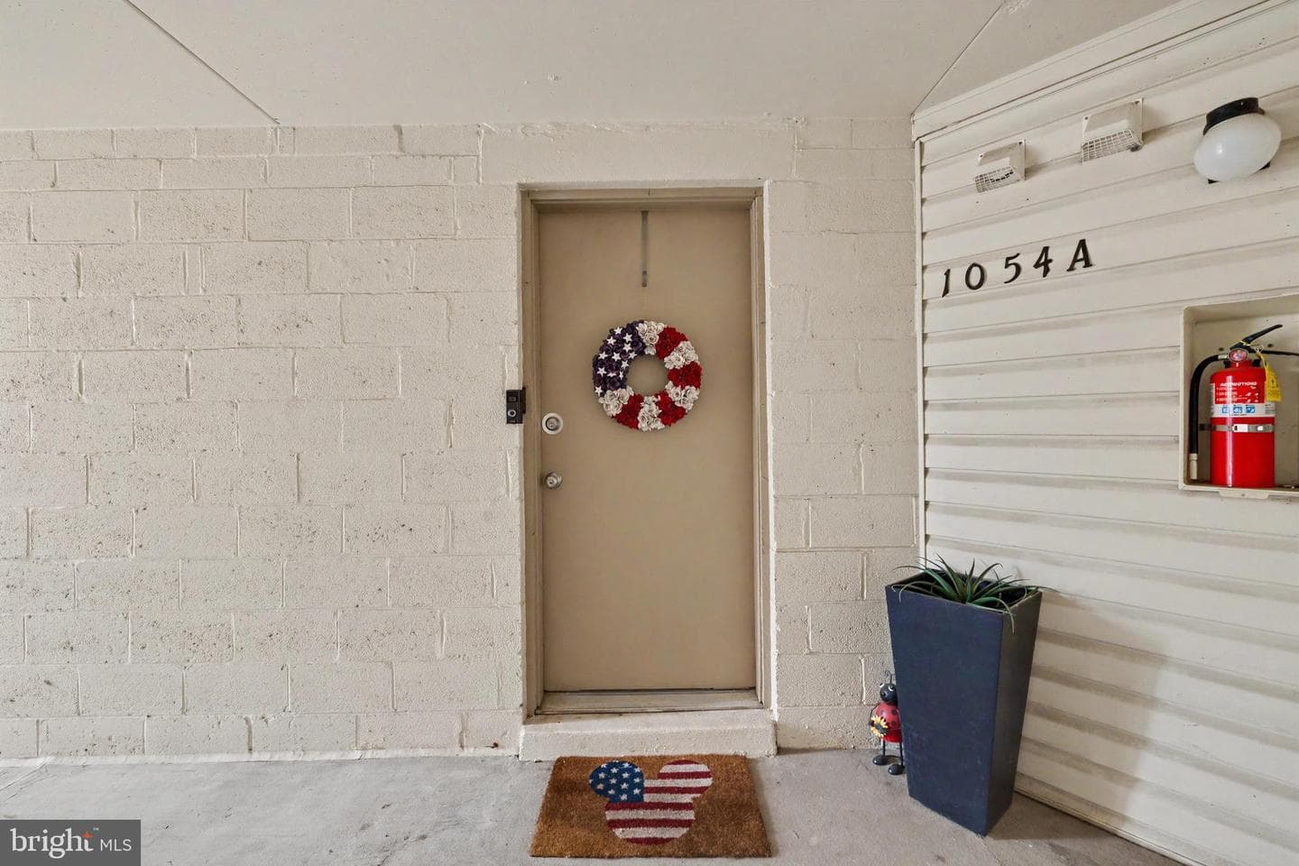 1054 Warwick Court photo 42