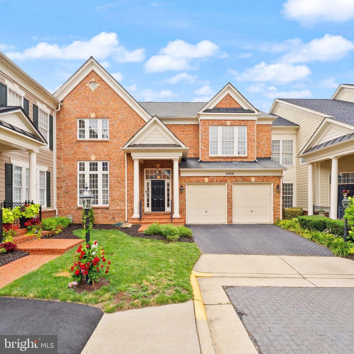 43676 Warbler Square photo 1