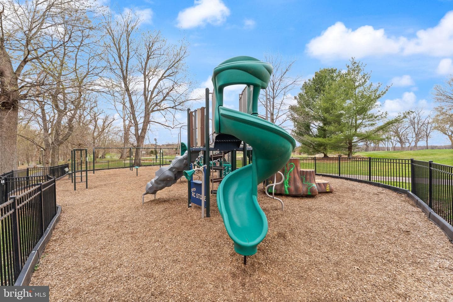 18402 Lanier Island Square photo 108