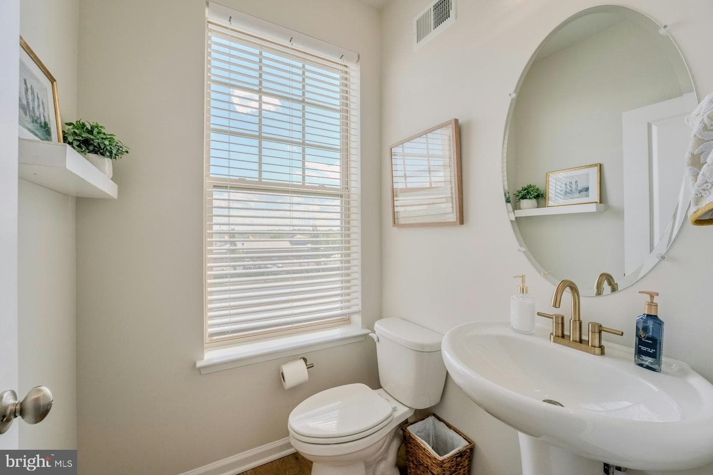 813 Sawback Square NE photo 28