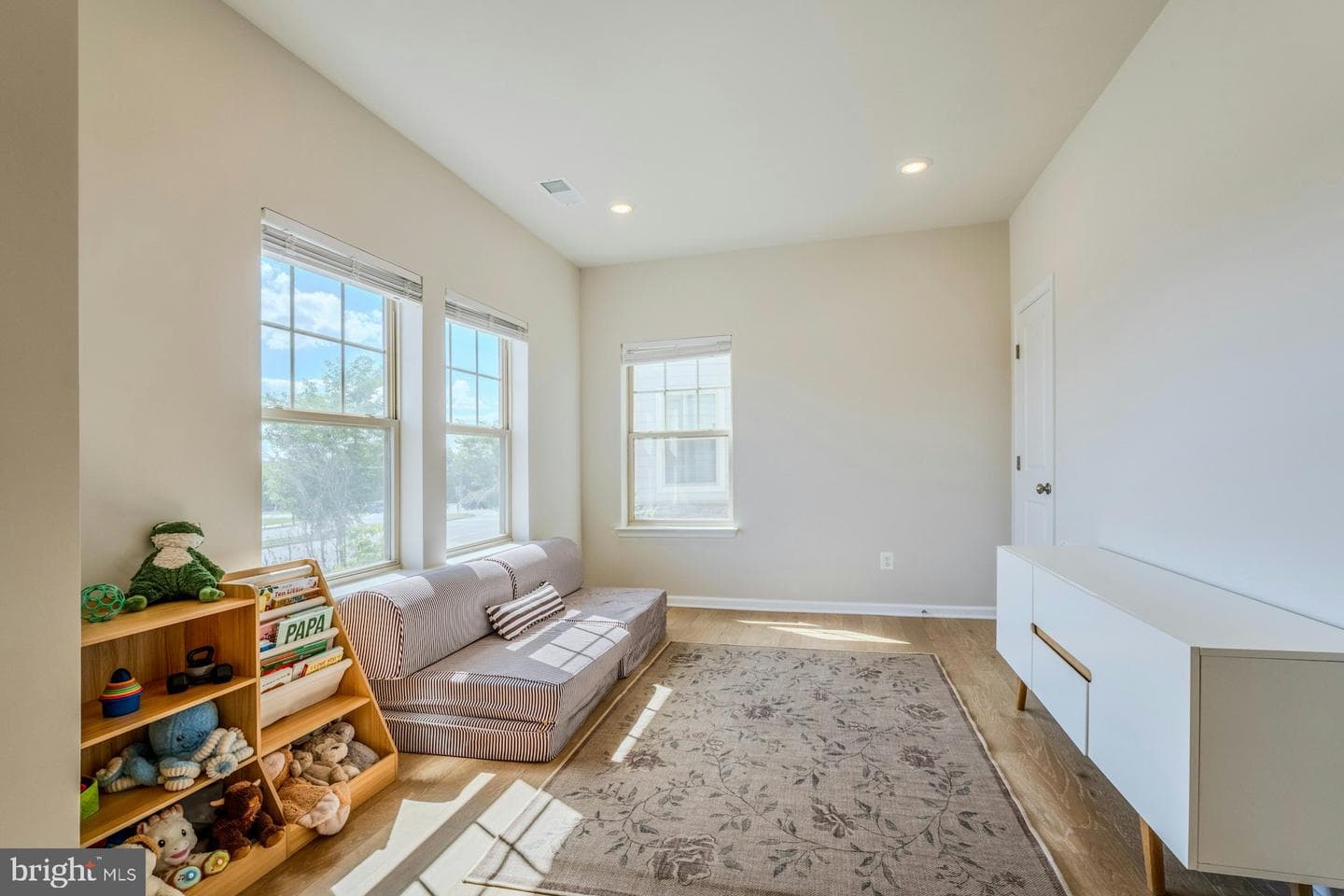 813 Sawback Square NE photo 6