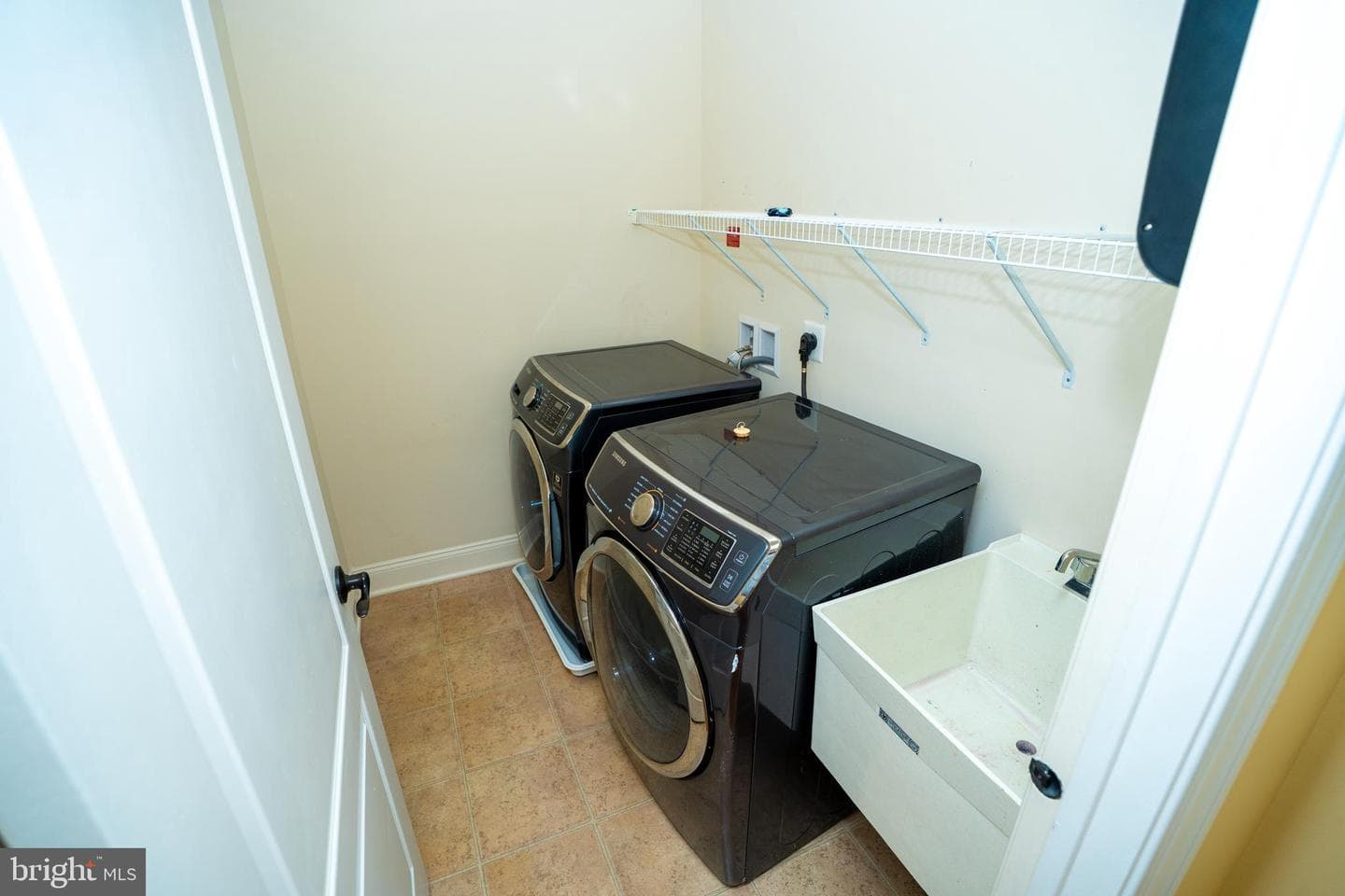 22535 Willington Square photo 32
