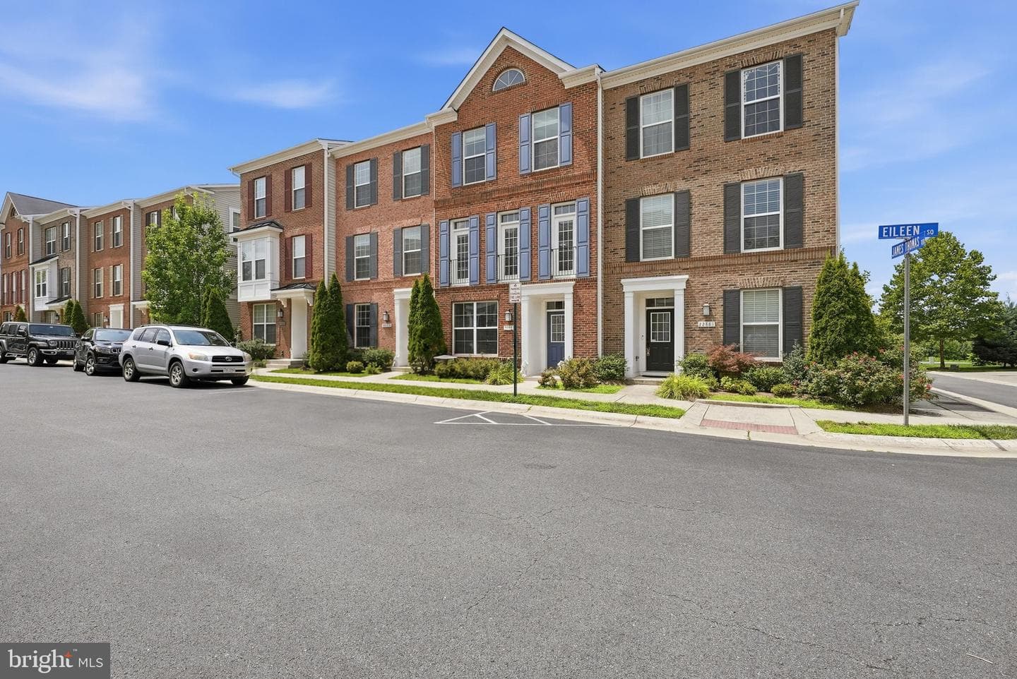 22883 Eileen Square photo 1