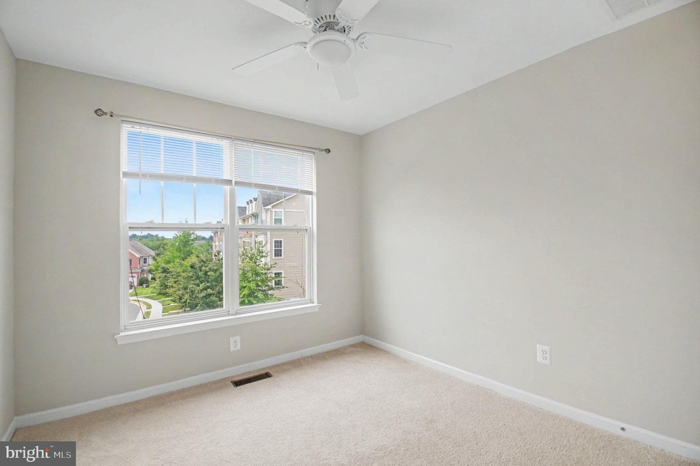 43920 Avenza Terrace photo 17