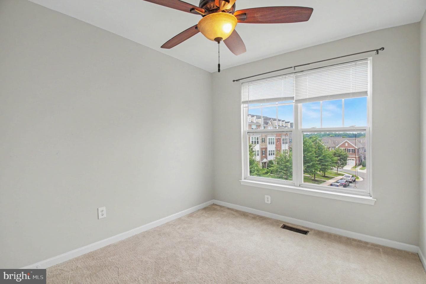 43920 Avenza Terrace photo 19