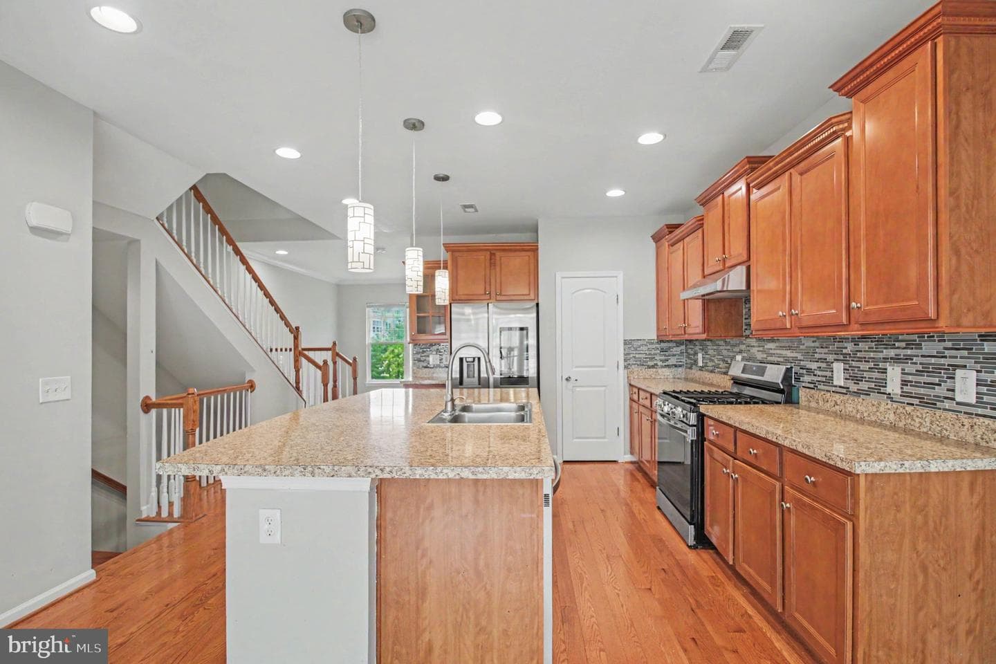 43920 Avenza Terrace photo 6