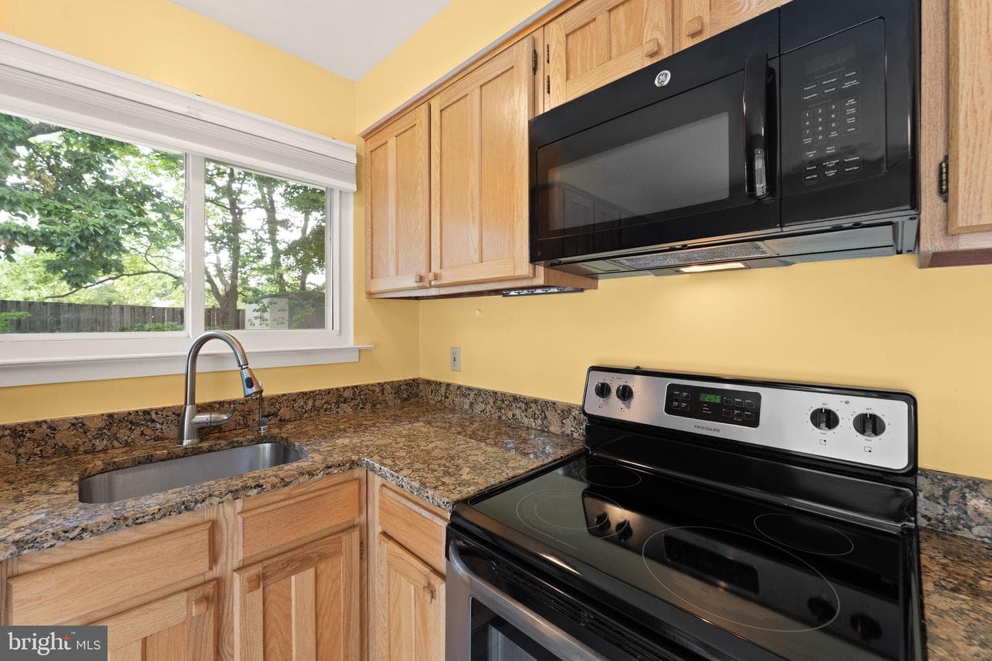 131 Evergreen Street photo 20
