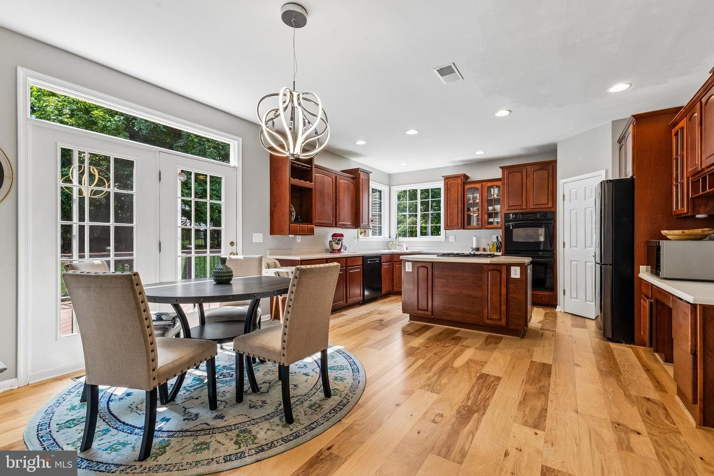 909 Sweet William Court SE photo 8