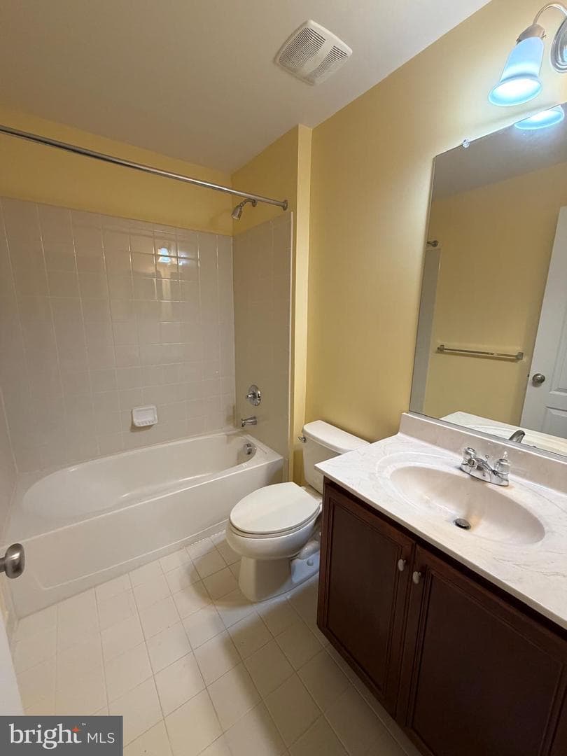 23089 Weybridge Square photo 6