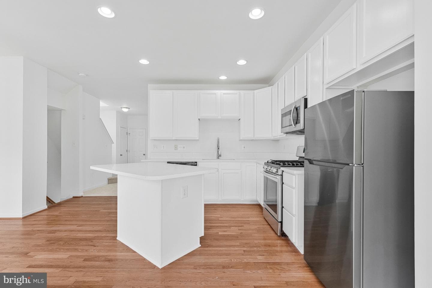 44177 Paget Terrace photo 8