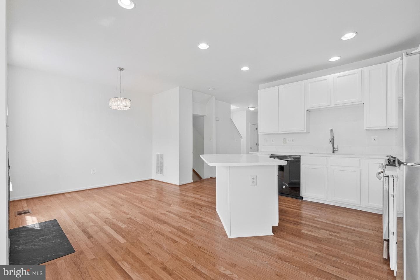 44177 Paget Terrace photo 9