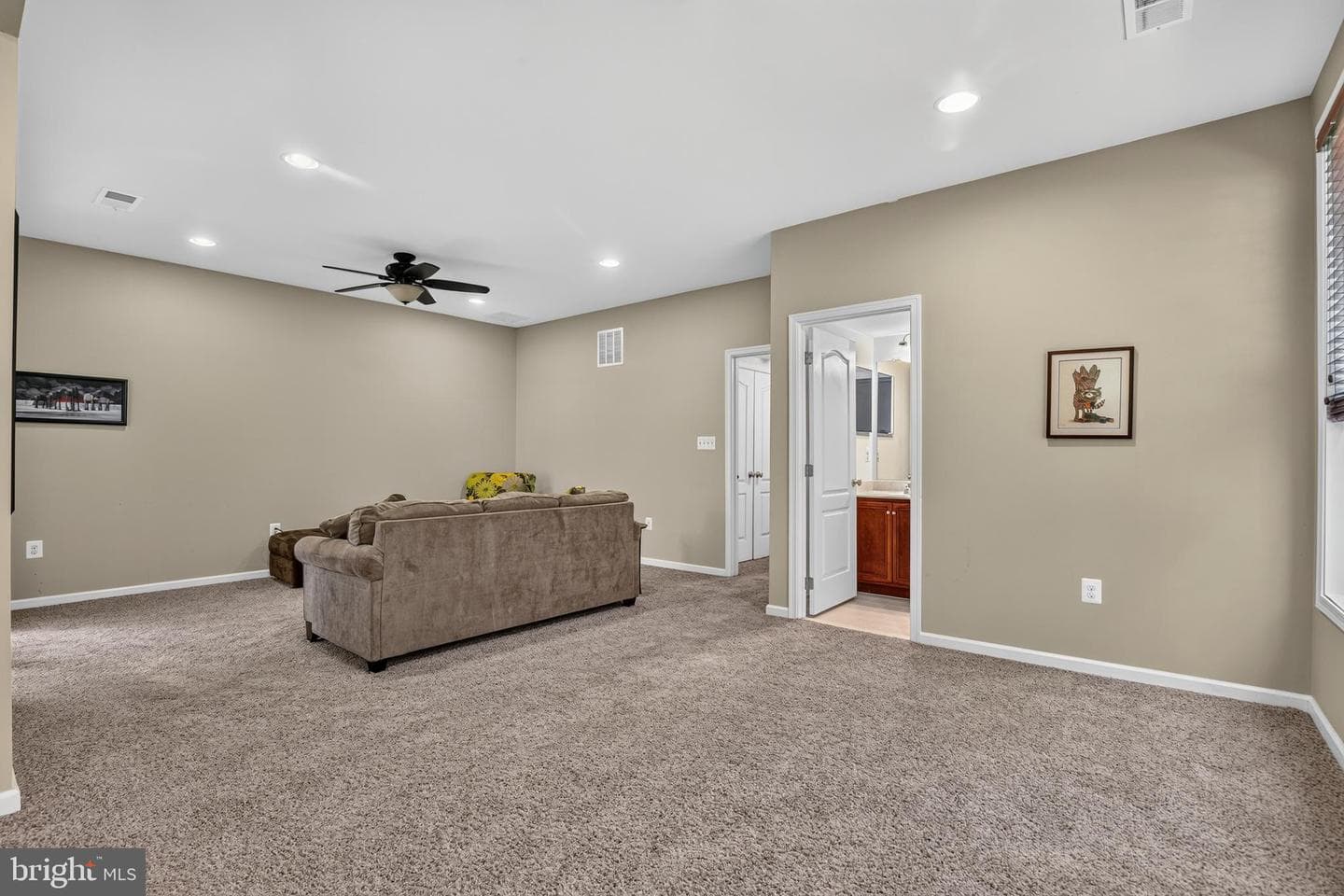 43283 Mitcham Square photo 33