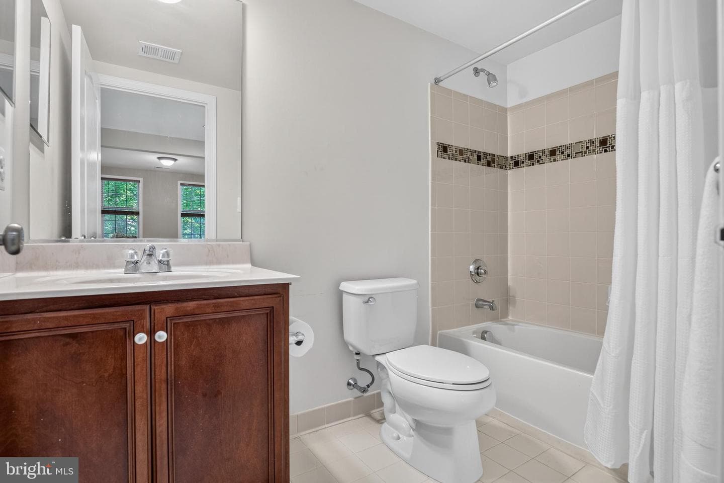 43283 Mitcham Square photo 35