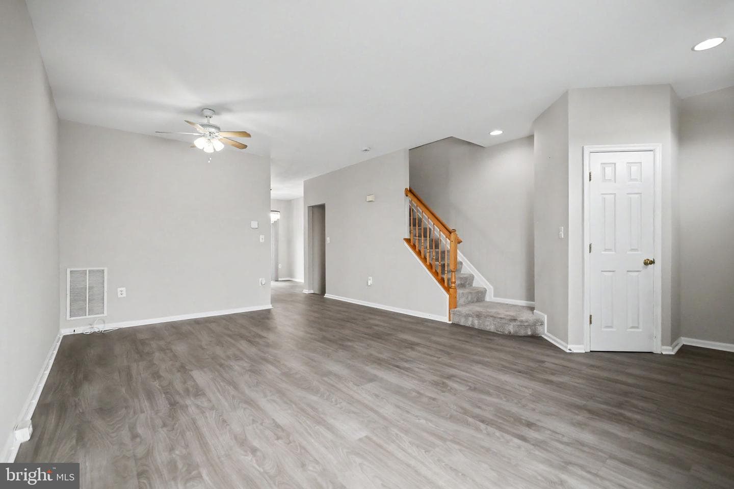 453 Pearlbush Square NE photo 10