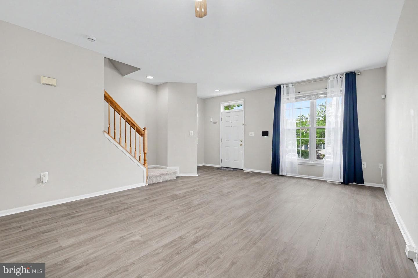 453 Pearlbush Square NE photo 9