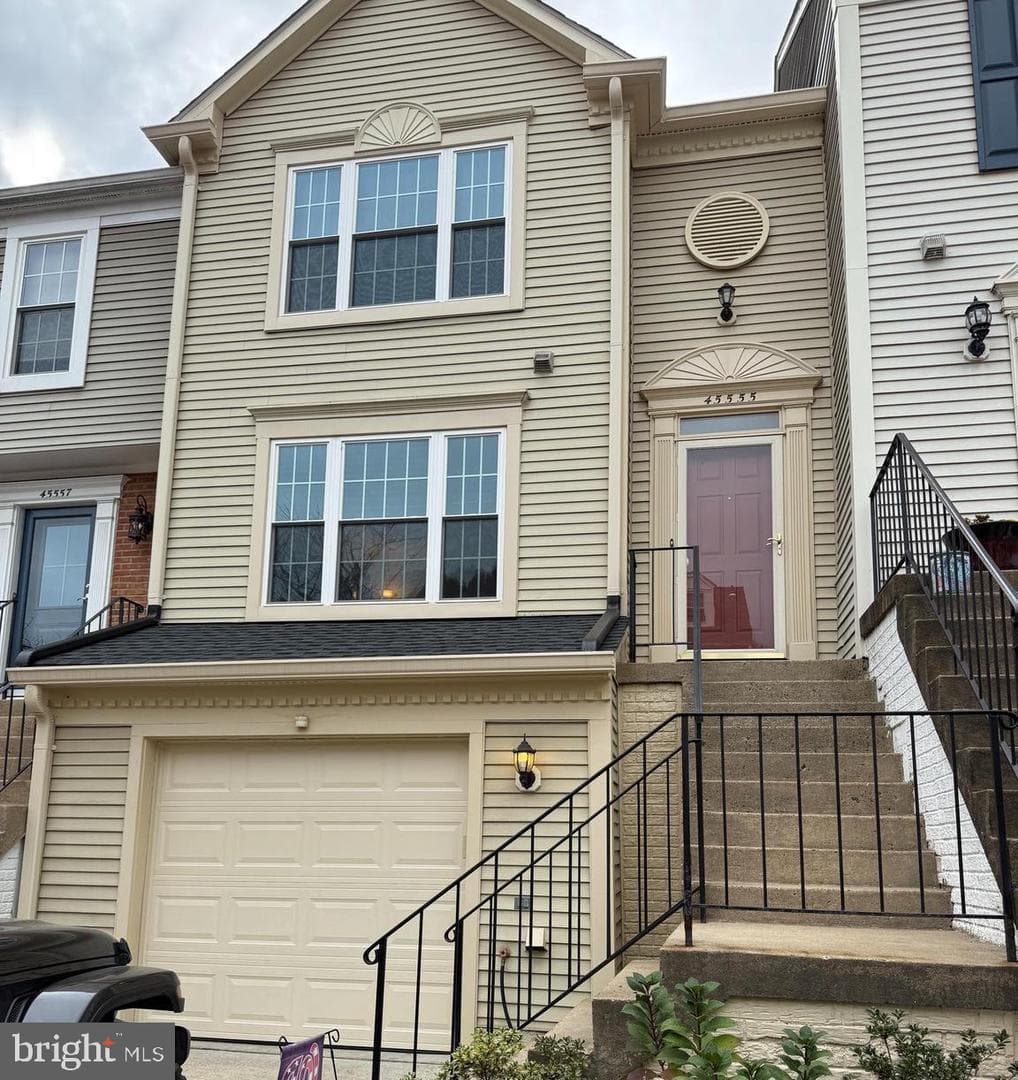 45555 Whitcomb Square photo 1