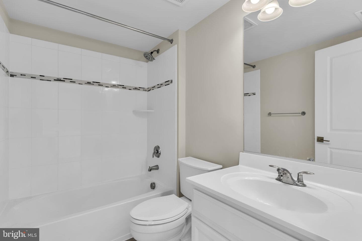 22515 Naugatuck Square photo 25