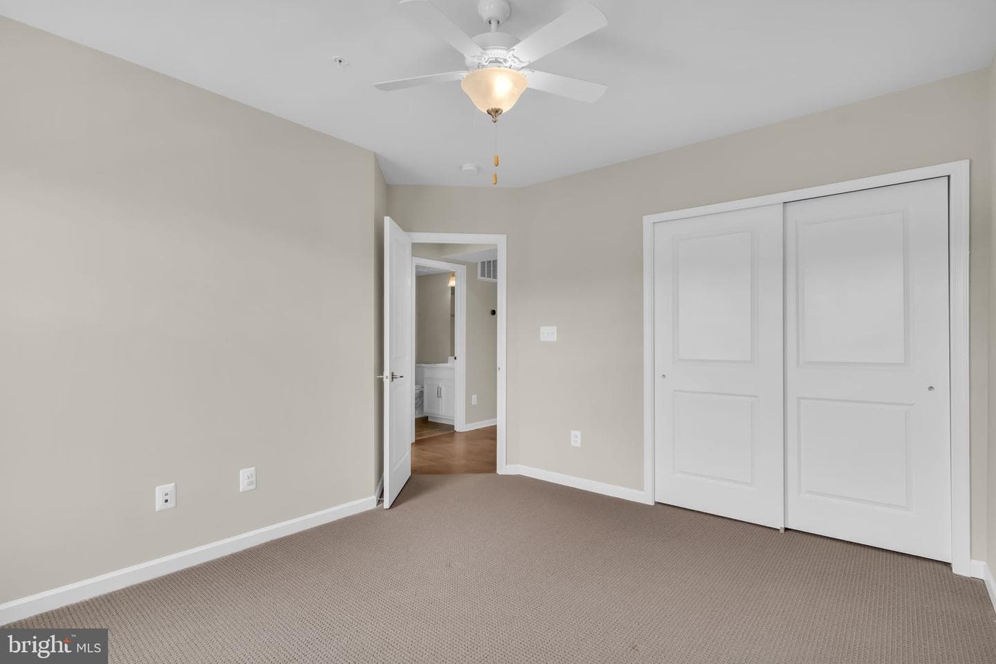 22515 Naugatuck Square photo 27