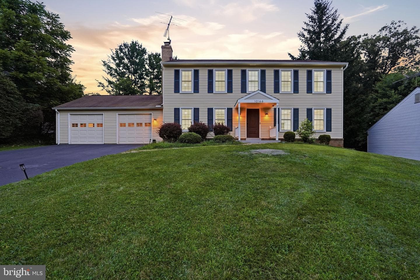 10166 Yorktown Way photo 1