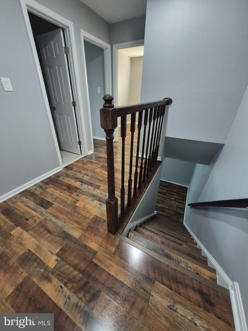 220 Meadows Lane NE photo 8