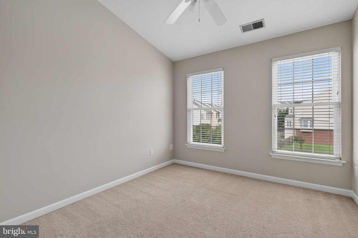 22540 Airmont Woods Terrace photo 32