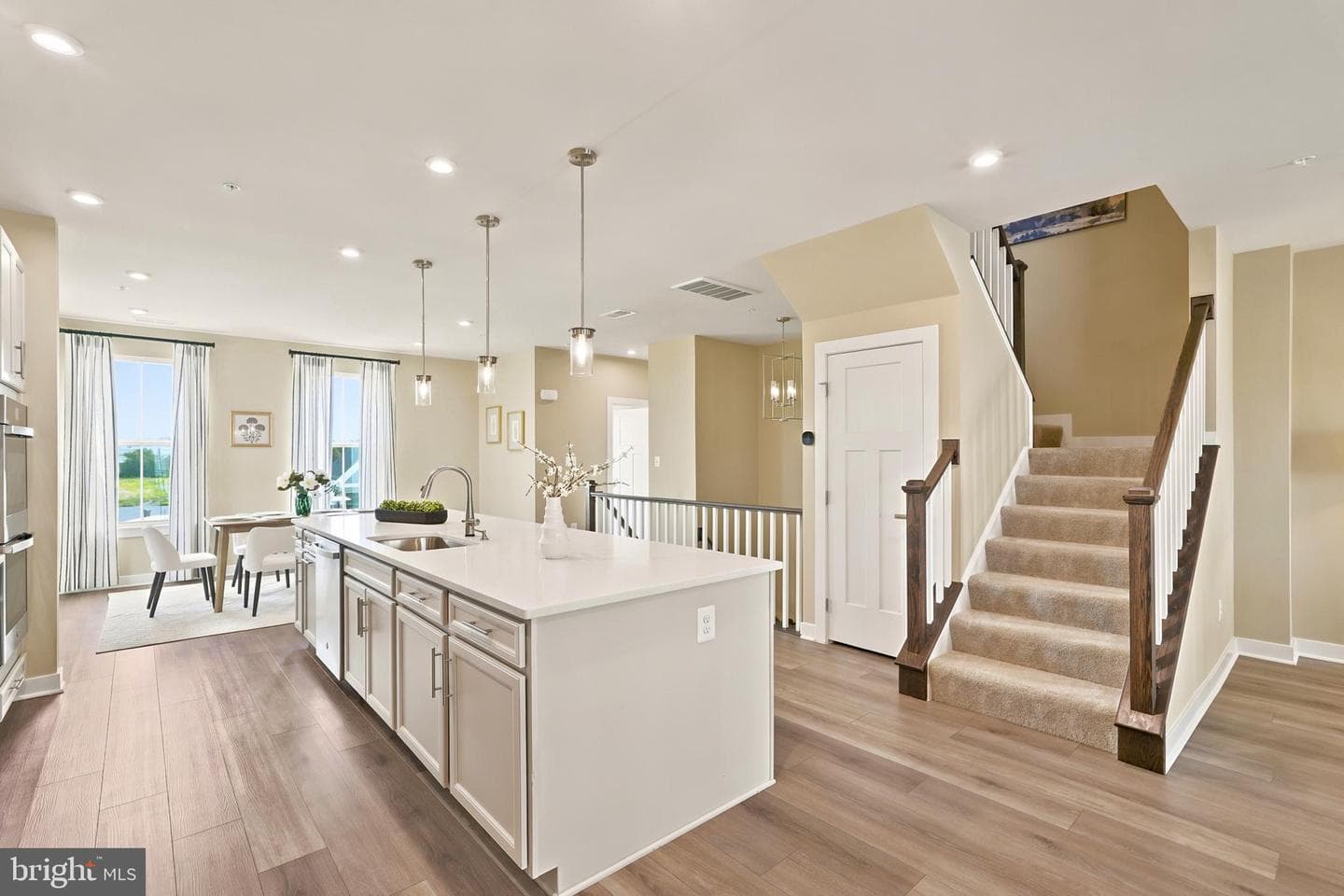 24274 Thurso Square photo 14