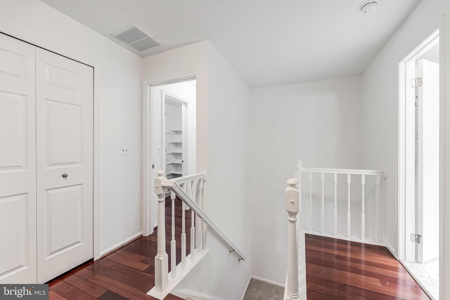143 Sulgrave Court photo 29