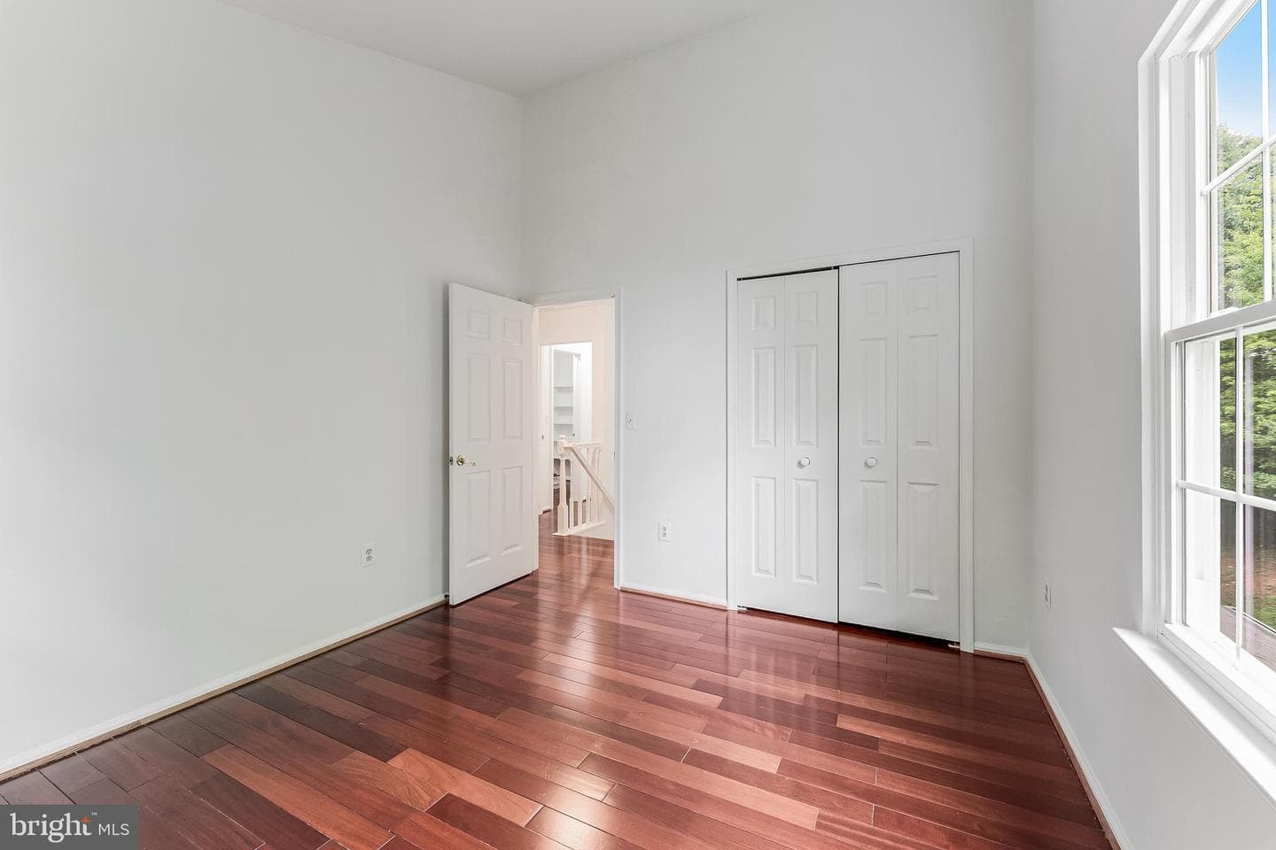 143 Sulgrave Court photo 32