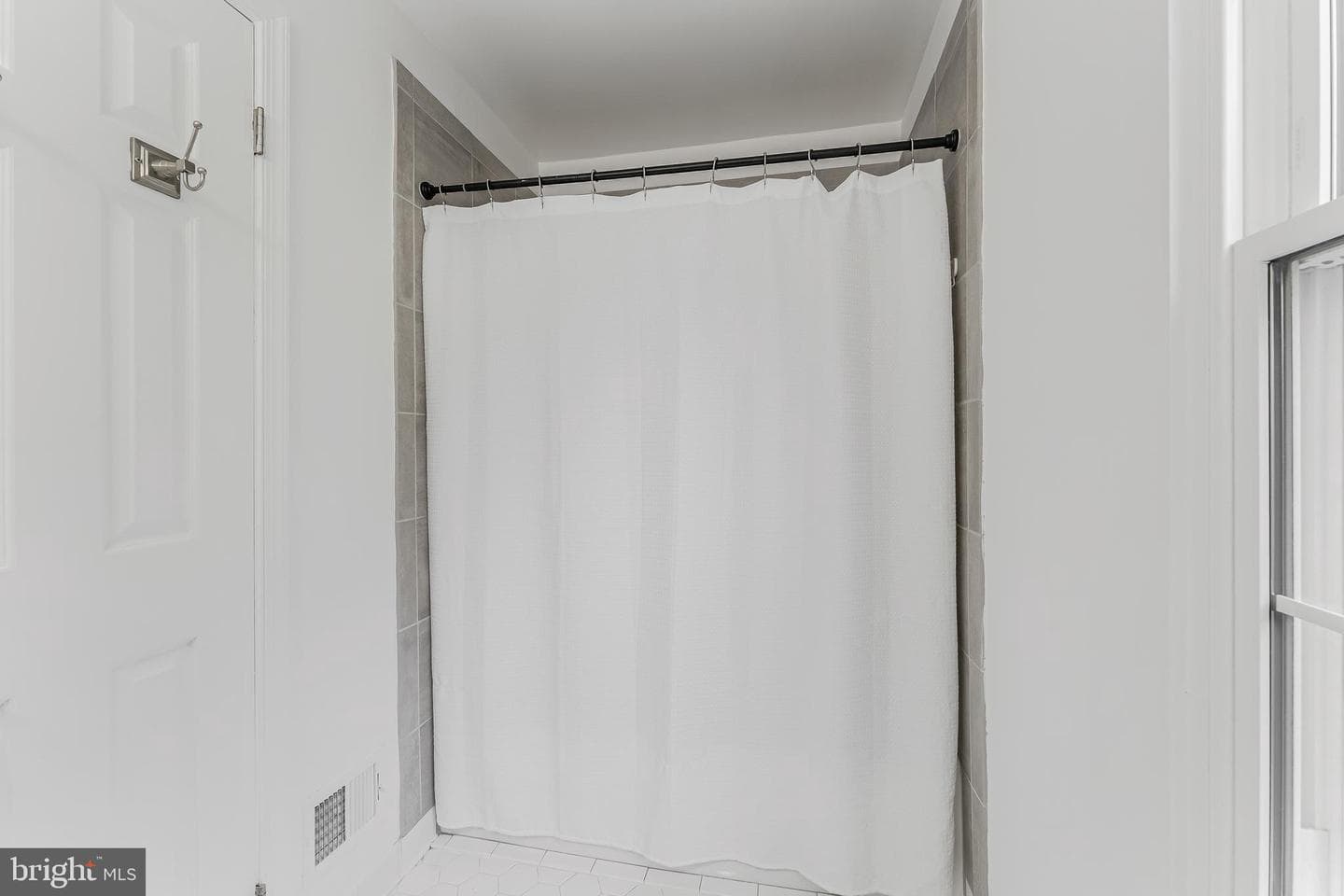 143 Sulgrave Court photo 38
